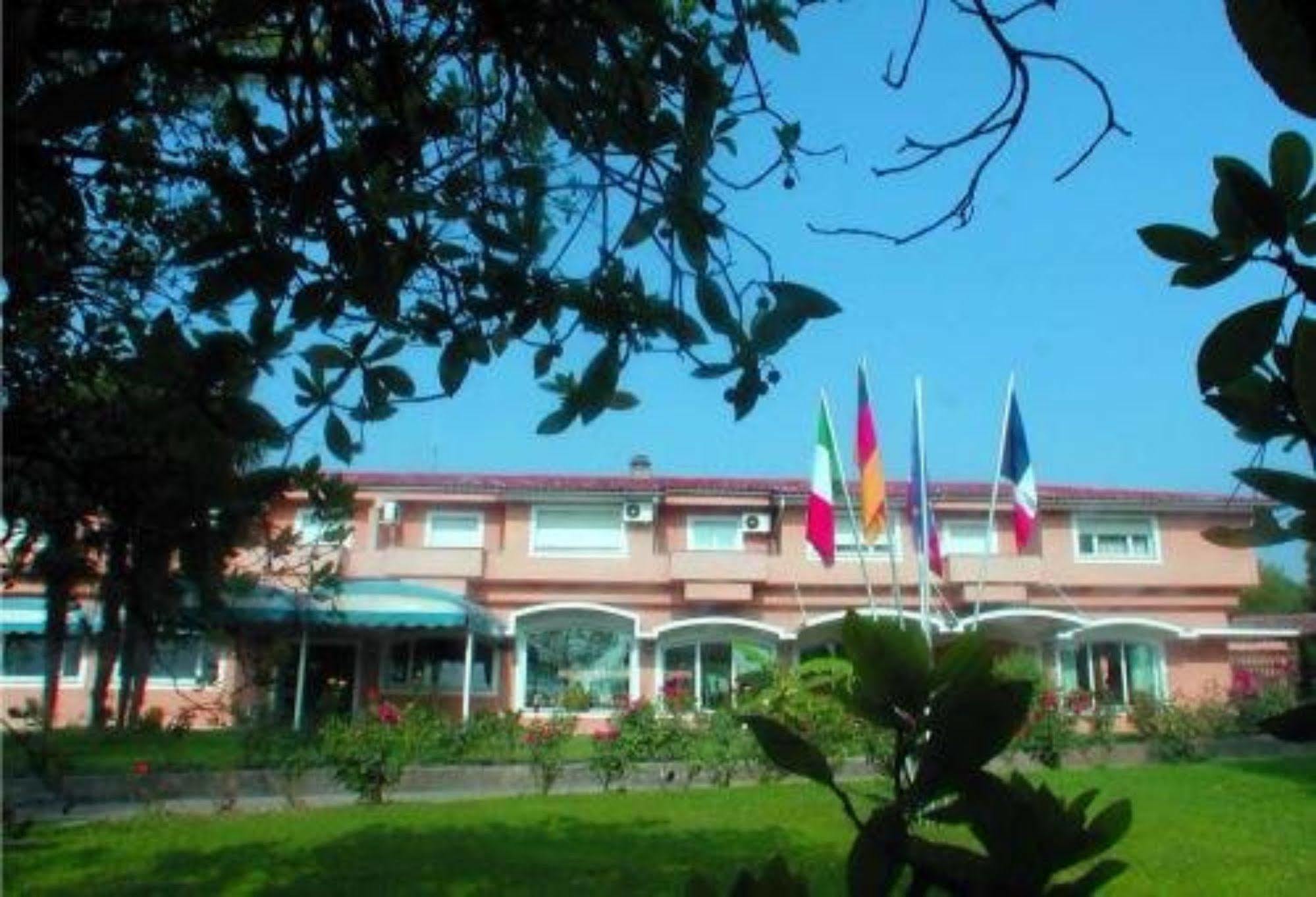 West Garda Hotel Padenghe sul Garda Bagian luar foto