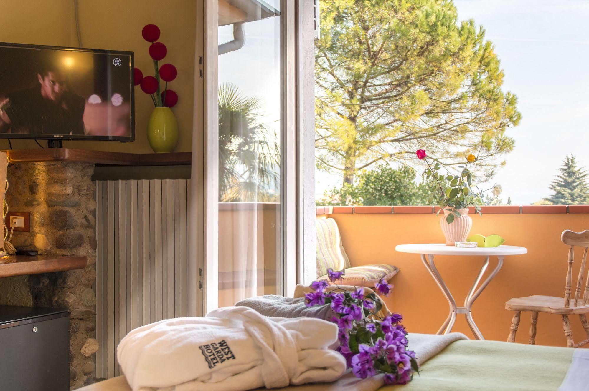 West Garda Hotel Padenghe sul Garda Bagian luar foto