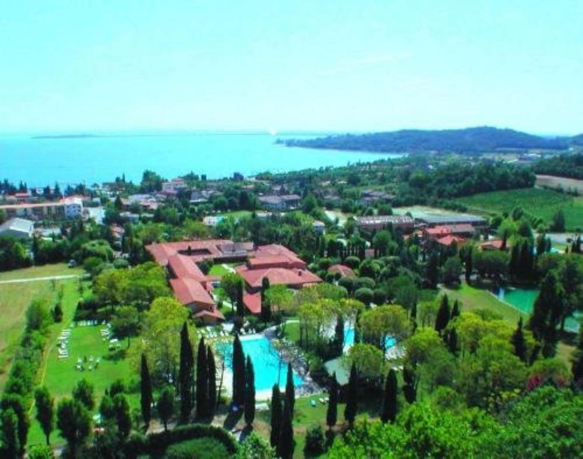 West Garda Hotel Padenghe sul Garda Bagian luar foto