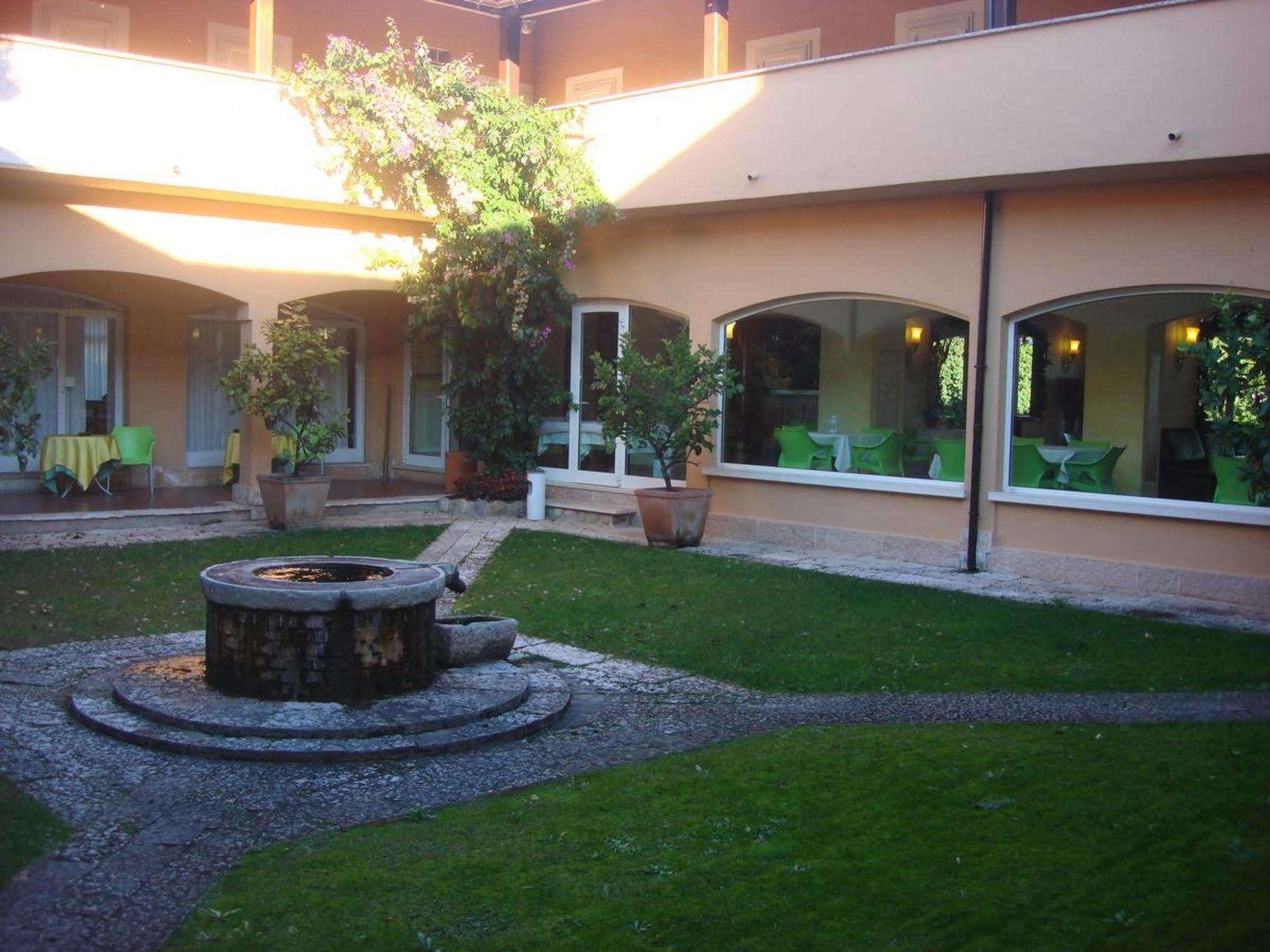West Garda Hotel Padenghe sul Garda Bagian luar foto