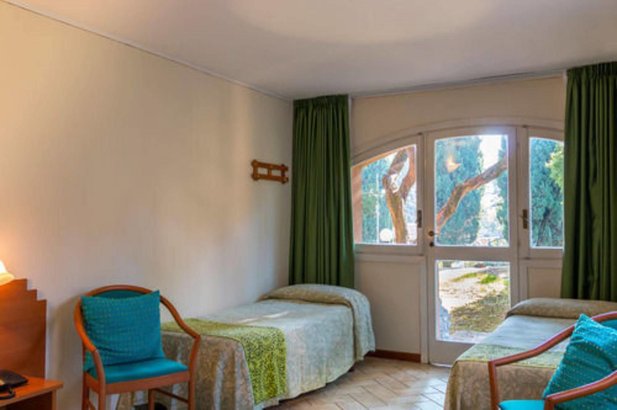 West Garda Hotel Padenghe sul Garda Bagian luar foto