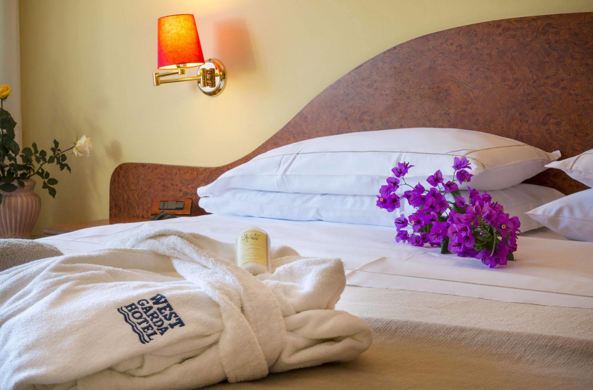 West Garda Hotel Padenghe sul Garda Bagian luar foto